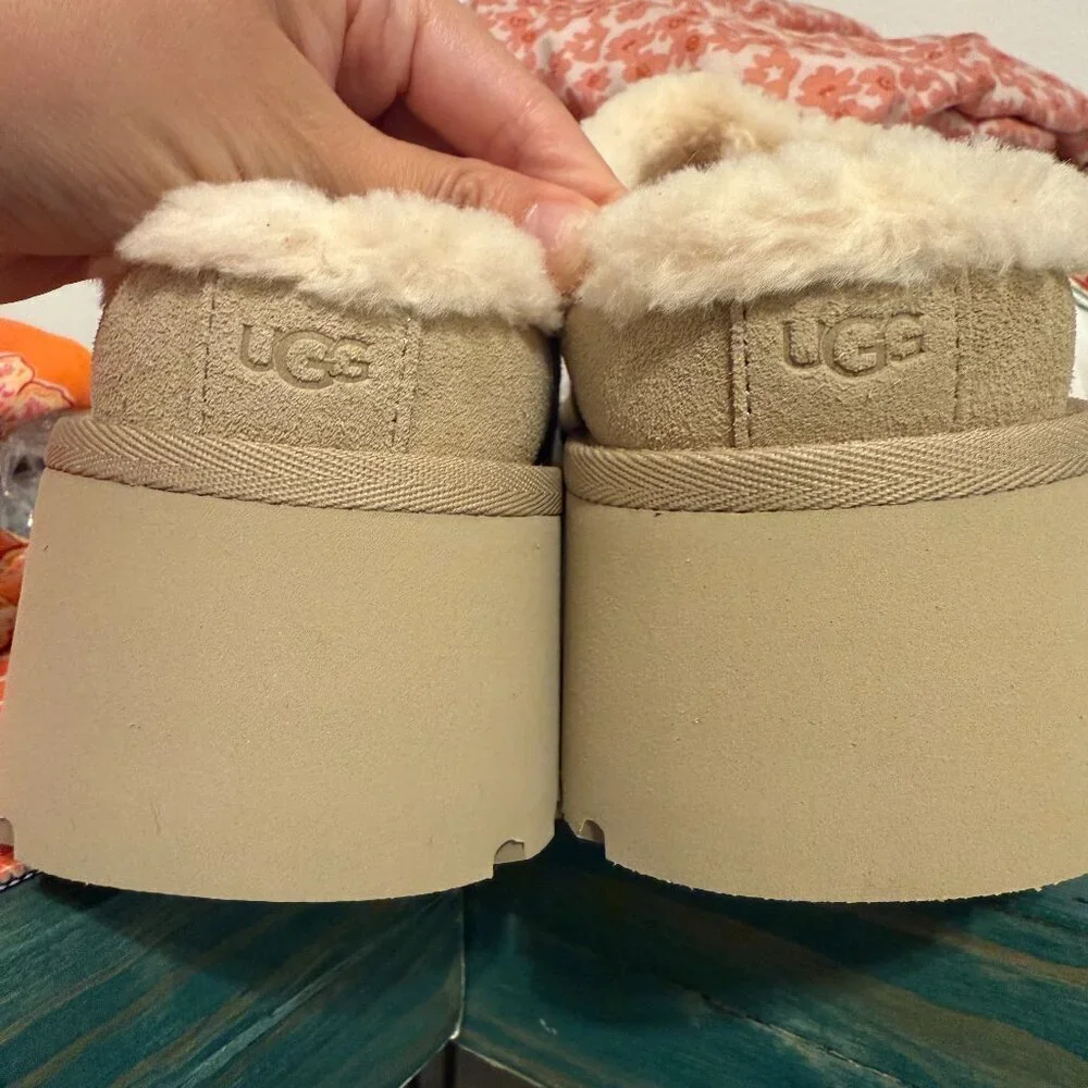 NWOT UGG NEW HEIGHTS COZY CLOGS